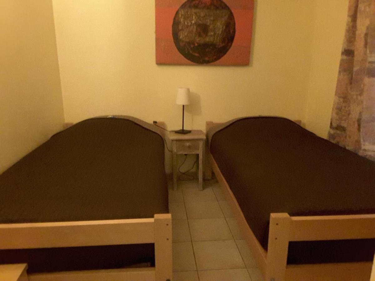 La Vieille Tour Bed and Breakfast Salavas Εξωτερικό φωτογραφία