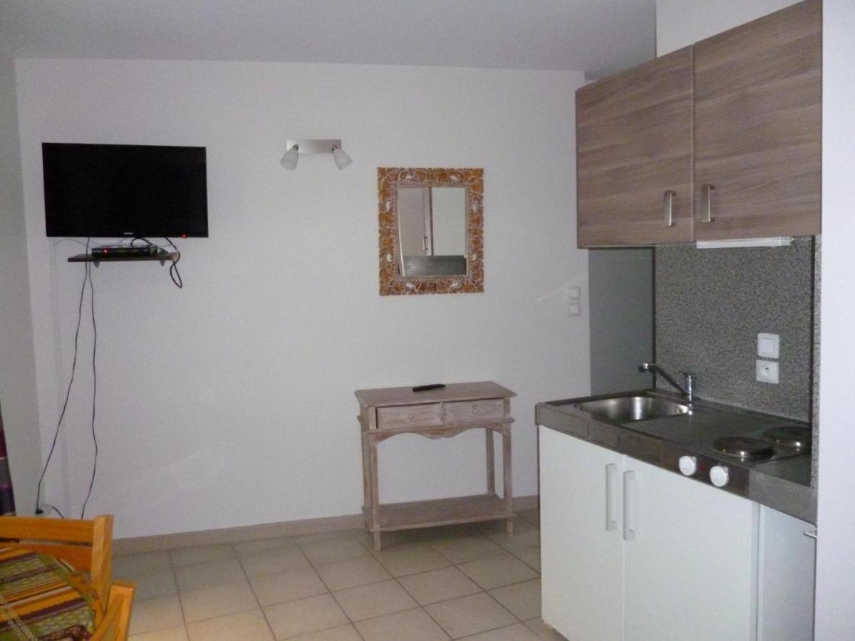 La Vieille Tour Bed and Breakfast Salavas Εξωτερικό φωτογραφία