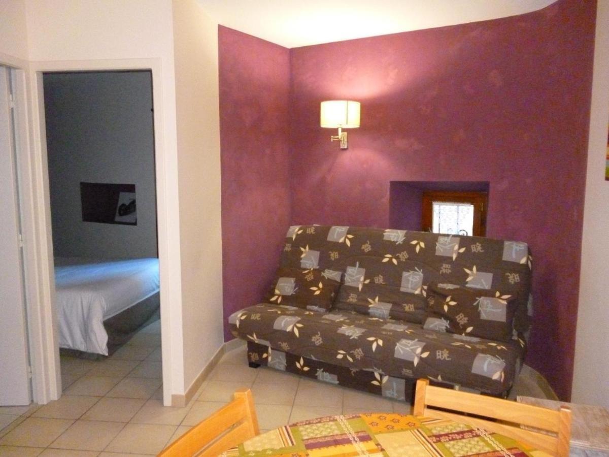 La Vieille Tour Bed and Breakfast Salavas Εξωτερικό φωτογραφία