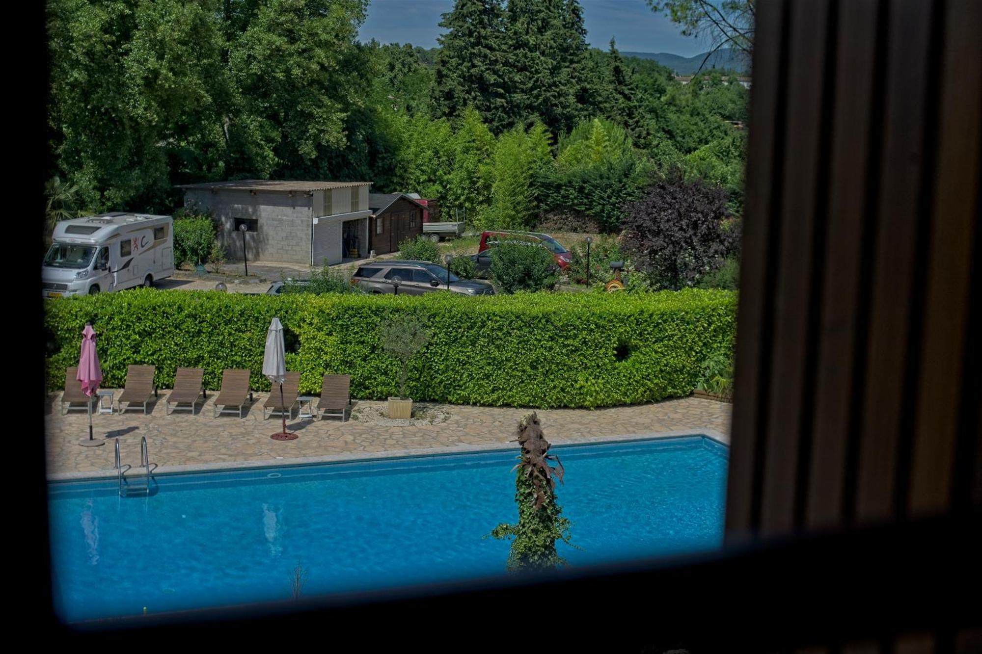 La Vieille Tour Bed and Breakfast Salavas Εξωτερικό φωτογραφία