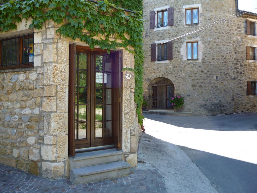 La Vieille Tour Bed and Breakfast Salavas Δωμάτιο φωτογραφία