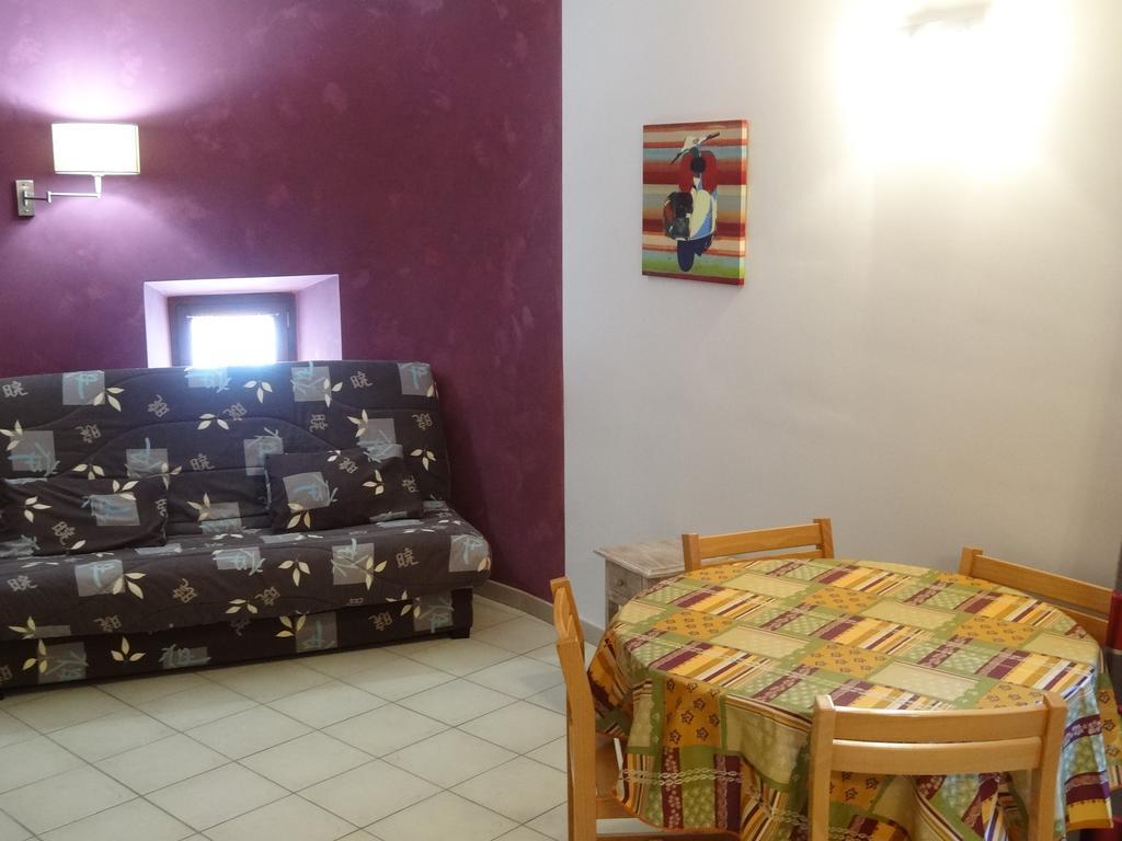 La Vieille Tour Bed and Breakfast Salavas Δωμάτιο φωτογραφία