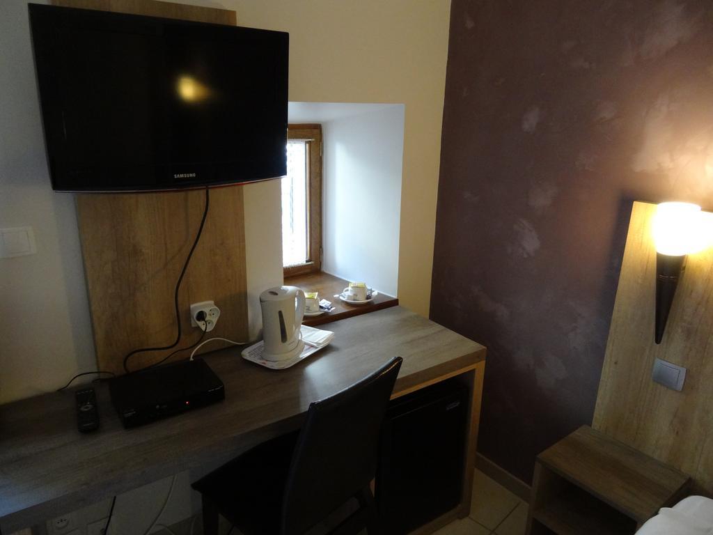 La Vieille Tour Bed and Breakfast Salavas Δωμάτιο φωτογραφία